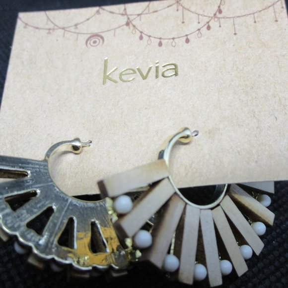 NWT Kevia Fan Style Boho Earrings Wood w/White Dot - Picture 2 of 4